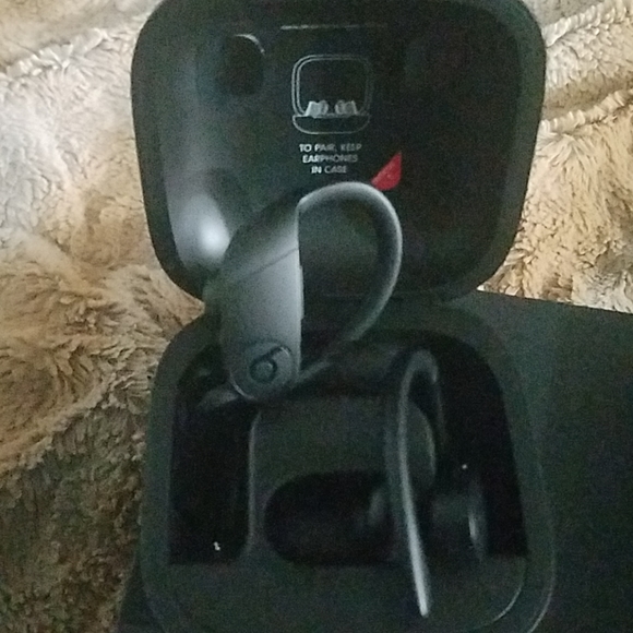 POWERBEATS PRO - Picture 2 of 8